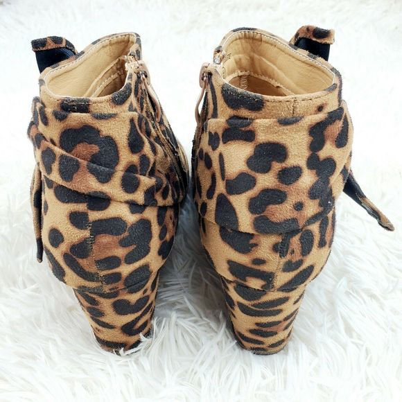 Lov Mark SKYE-5 Leopard Suede Booties Size 6.5 EUC - Picture 4 of 8